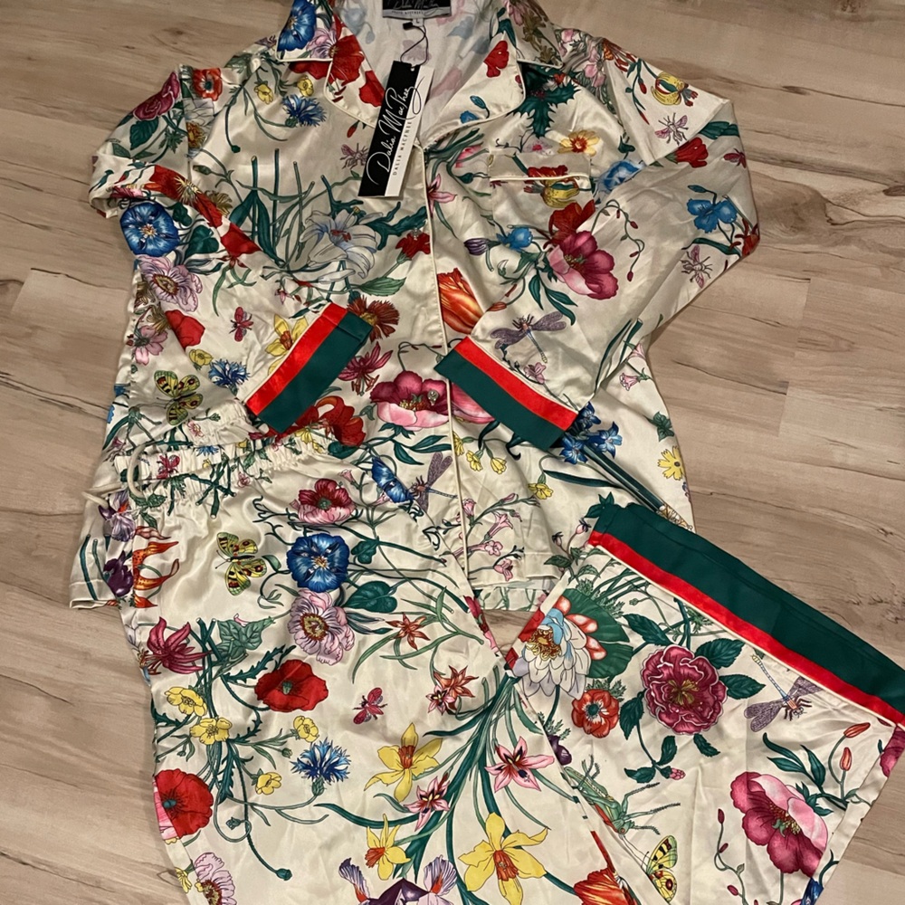 Dalia MacPhee White Field Poppy Satin Pajama Set Size Large Long Sleeve - Picture 3 of 9